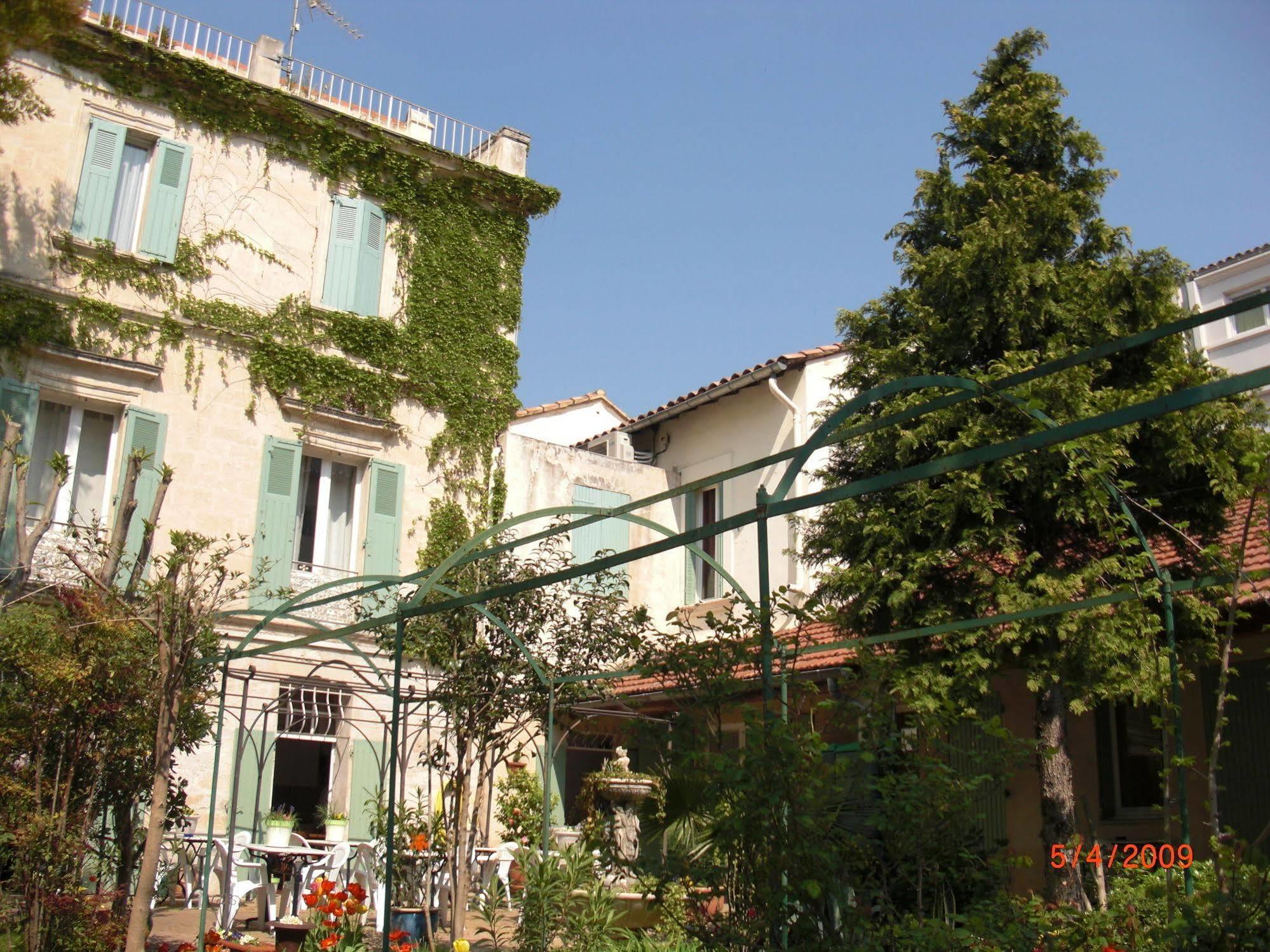 אביניון Au Saint Roch - Hotel Et Jardin מראה חיצוני תמונה